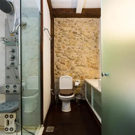 Willa Volakas Beachfront *